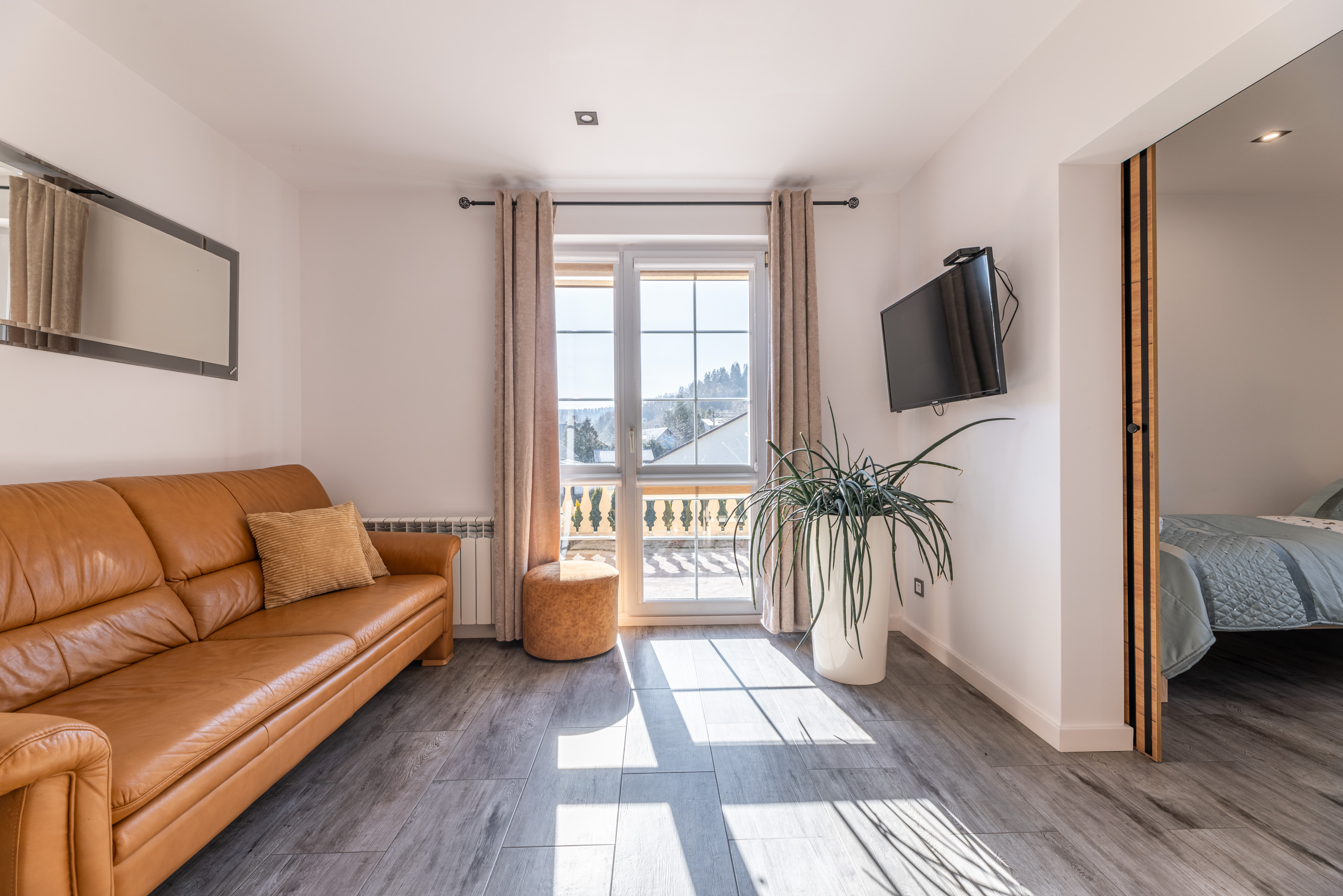 Salon z balkonem